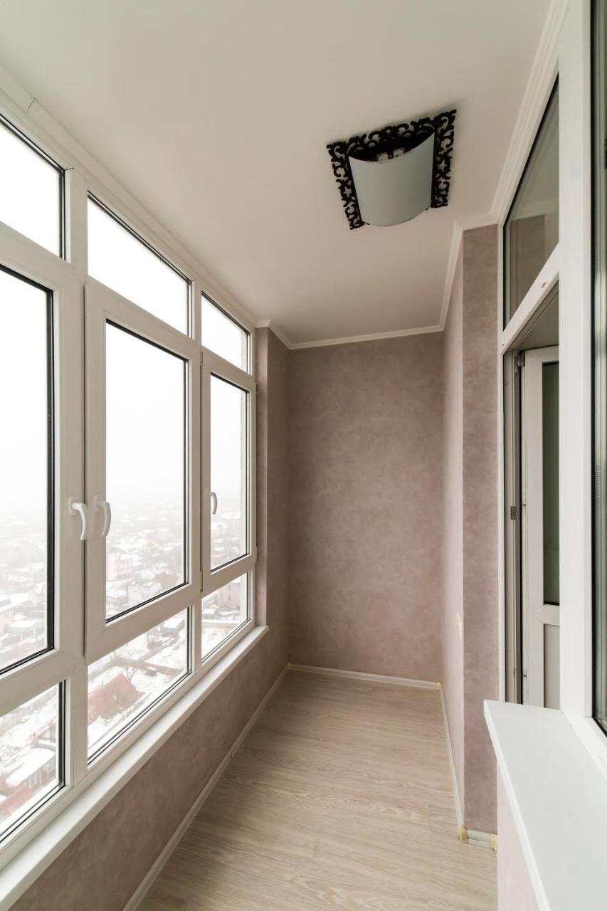 קייב Studio Apartment On Bazhana מראה חיצוני תמונה